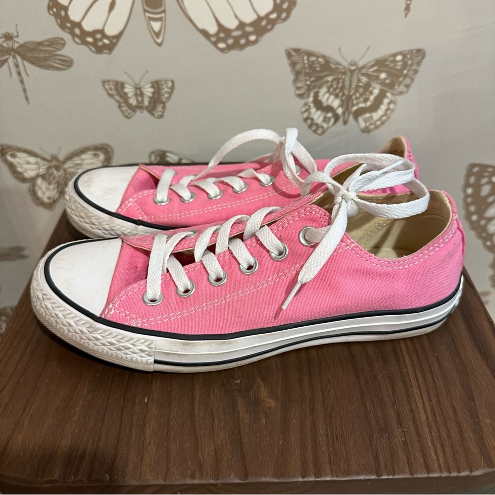 Pink Converse - Picture 3 of 8
